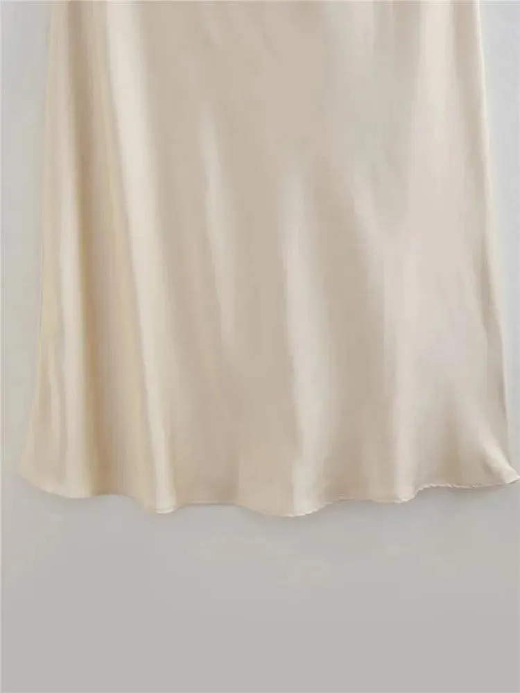 Elegant Satin Halter Evening Gown: Stylish Women's Dress