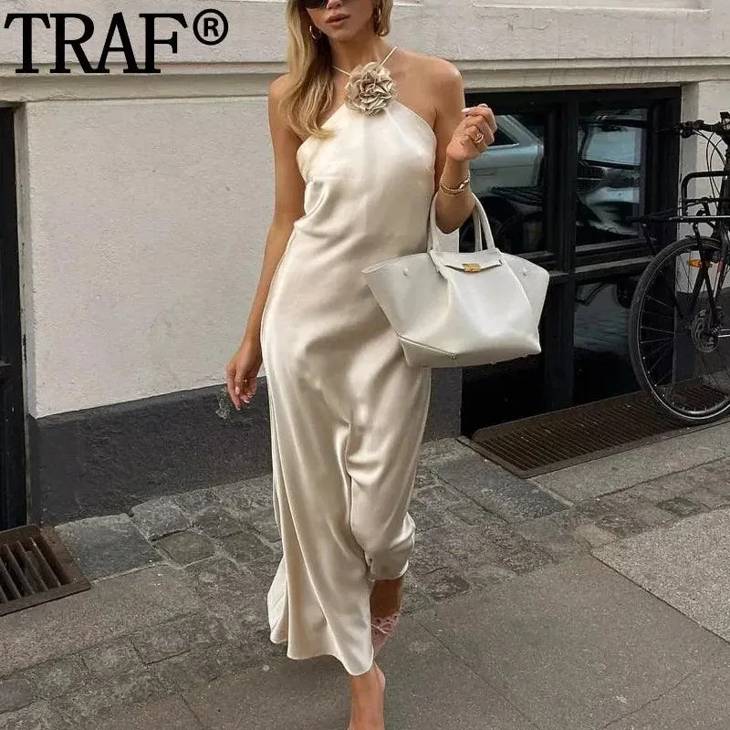 Elegant Satin Halter Evening Gown: Stylish Women's Dress