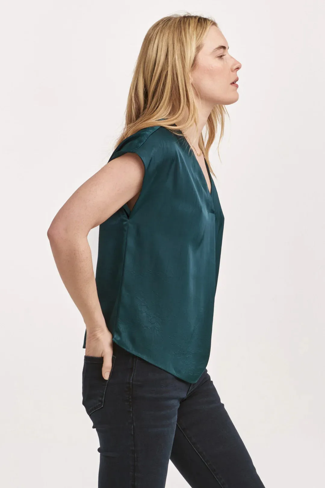 KRISTEN V-NECK BLOUSE