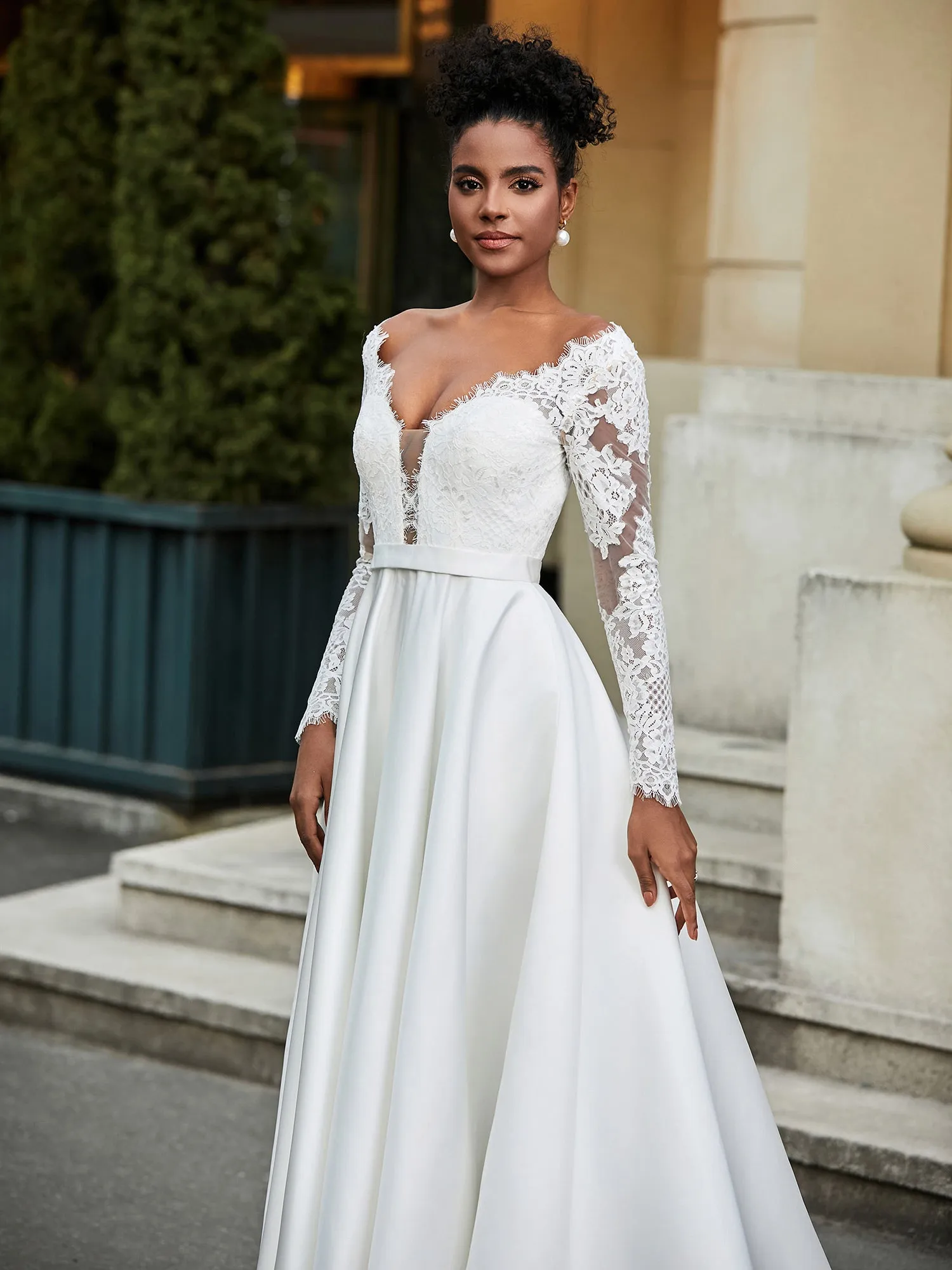 Lace Backless A-Line Wedding Dress With Button Black