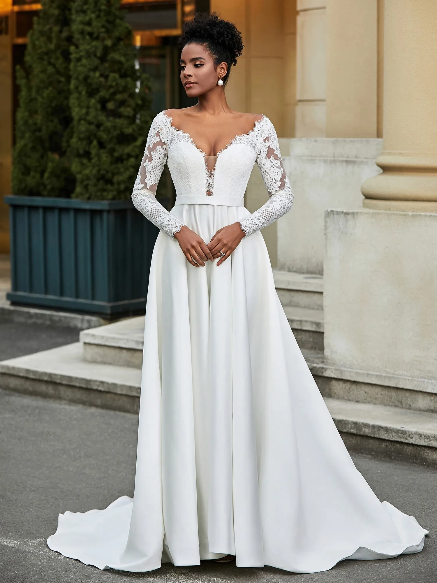 Lace Backless A-Line Wedding Dress With Button Black