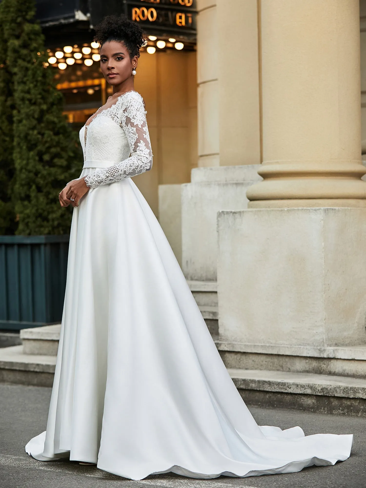 Lace Backless A-Line Wedding Dress With Button Black