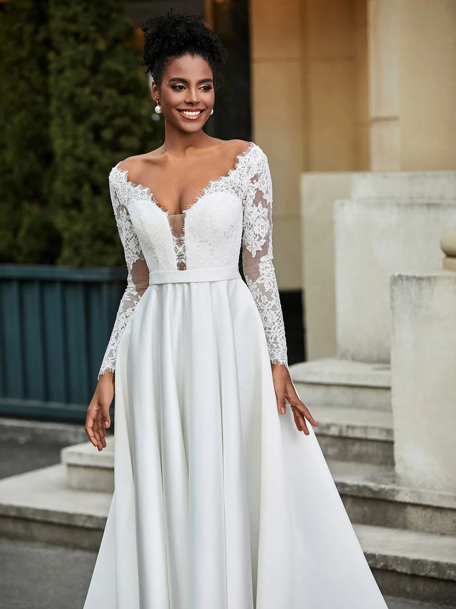 Lace Backless A-Line Wedding Dress With Button Black