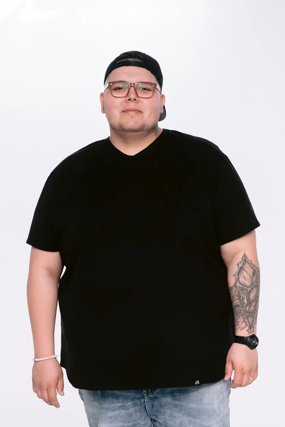 V-Neck - Black